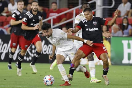 Aug 21, 2021; Washington, DC, Washington, DC, USA; Atlanta United FC midfielder Marcelino Moreno (10) and D.C. United forward Edison Flores (10) battle for the ball in the first half at Audi Field. Mandatory Credit: Geoff Burke-USA TODAY Sports