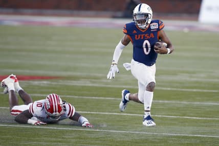 Dec 26, 2020; Dallas, TX, USA; UTSA Roadrunners quarterback Frank Harris (0) runs the ball against Louisiana-Lafayette Ragin Cajuns linebacker Andre Jones (10) in the third quarter at Gerald J. Ford Stadium. Mandatory Credit: Tim Heitman-USA TODAY Sports