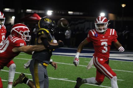 Mater Dei cornerback Domani Jackson (3) chases after St. Frances Academy running back Blake Corum (24) on Friday, Sept. 14, 2019 (Photo: Logan Newman/USA TODAY High School Sports)

New Mater Dei cornerbacks Jaylin Davies, Domani Jackson lead strong defense