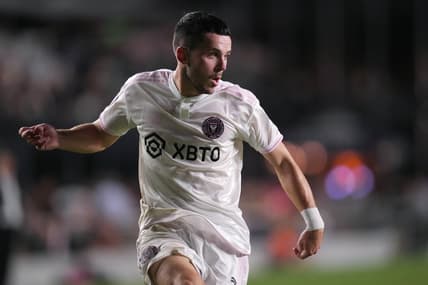 Oct 23, 2021; Fort Lauderdale, Florida, USA; Inter Miami CF midfielder Lewis Morgan (7) passes the ball against the FC Cincinnati during the first half at DRV PNK Stadium. Mandatory Credit: Jasen Vinlove-USA TODAY Sports