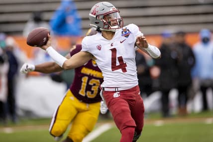 Dec 31, 2021; El Paso, Texas, USA; Washington State Cougars quarterback Jayden de Laura (4) drops back to pass the ball against the Central Michigan Chippewas defense in the 88th annual Sun Bowl football game at Sun Bowl Stadium. Mandatory Credit: Ivan Pierre Aguirre-USA TODAY Sports