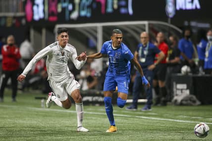 Jun 12, 2021; Atlanta, Georgia, USA; Mexico midfielder Edson Alvarez (4) and Honduras midfielder Kervin Arriaga (13) pursue a ball in the second half at Mercedes-Benz Stadium. Mandatory Credit: Brett Davis-USA TODAY Sports