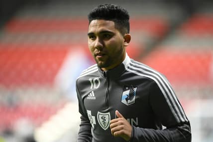 Oct 27, 2021; Vancouver, British Columbia, CAN; Minnesota United FC midfielder Emanuel Reynoso (10) warms up against the Vancouver Whitecaps at BC Place. Mandatory Credit: Anne-Marie Sorvin-USA TODAY Sports