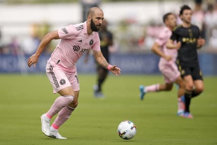 Mar 12, 2022; Fort Lauderdale, Florida, USA; Inter Miami CF forward Gonzalo Higuain (10) controls the ball during the first half against Los Angeles FC at Inter Miami CF Stadium. Mandatory Credit: Sam Navarro-USA TODAY Sports
