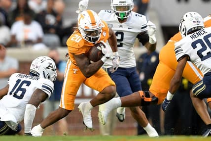 Tennessee running back Jaylen Wright (20) runs between Akron defenders during Tennessee  s football game against Akron in Neyland Stadium in Knoxville, Tenn., on Saturday, Sept. 17, 2022.

Kns Ut Akron Football