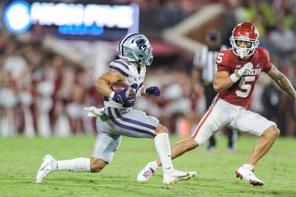 Kansas State's Deuce Vaughn (22) runs and is persued by Oklahoma's Billy Bowman (5) in the fourth quarter during a college football game between the University of Oklahoma Sooners (OU) and the Kansas State Wildcats at Gaylord Family - Oklahoma Memorial Stadium in Norman, Okla., Saturday, Sept. 24, 2022. Kasnas State won 41-34.

Ou Vs Kstate