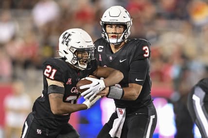 Sep 30, 2022; Houston, Texas, USA; Houston Cougars quarterback Clayton Tune (3) hands the ball off to running back Stacy Sneed (21) during the third quarter against the Tulane Green Wave at TDECU Stadium in Houston, Texas. Mandatory Credit: Maria Lysaker-USA TODAY Sports