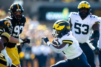 Michigan running back Donovan Edwards (7) rushes during a NCAA Big Ten Conference college football game against Iowa, Saturday, Oct. 1, 2022, at Kinnick Stadium in Iowa City, Iowa.

221001 Mich Iowa Fb 016 Jpg