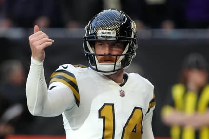 Oct 2, 2022; London, United Kingdom; New Orleans Saints quarterback Andy Dalton (14) gestures in the second half against the Minnesota Vikings during an NFL International Series game at Tottenham Hotspur Stadium. The Vikings defeated the Saints 28-25. Mandatory Credit: Kirby Lee-USA TODAY Sports