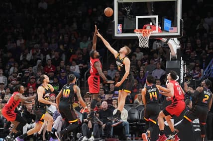 Nov 4, 2022; Phoenix, Arizona, USA; Portland Trail Blazers guard Keon Johnson (6) shoots over Phoenix Suns center Jock Landale (11) during the first half at Footprint Center. Mandatory Credit: Joe Camporeale-USA TODAY Sports