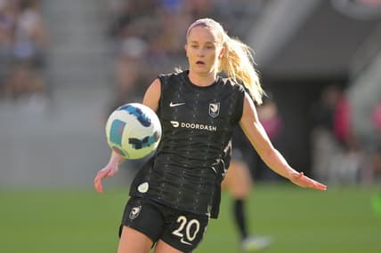 Aug 14, 2022; Los Angeles, California, USA; Angel City FC forward Tyler Lussi (20) looks to control the ball in the first half against the Chicago Red Stars at Banc of California Stadium. Mandatory Credit: Jayne Kamin-Oncea-USA TODAY Sports