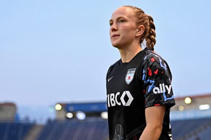 Sep 14, 2022; Bridgeview, Illinois, USA; Chicago Red Stars defender Zoe Morse (20) before the game against the Kansas City Current at SeatGeek Stadium. Mandatory Credit: Daniel Bartel-USA TODAY Sports
