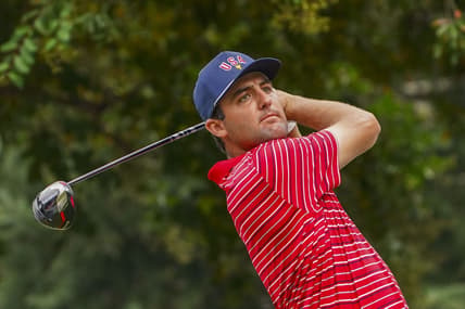 Sep 25, 2022; Charlotte, North Carolina, USA; Team USA golfer Scottie Scheffler hits his tee shot on the 17th hole during the singles match play of the Presidents Cup golf tournament at Quail Hollow Club. Mandatory Credit: Peter Casey-USA TODAY Sports