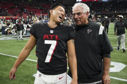 Atlanta Falcons DC Dean pees