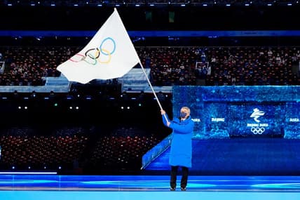 Feb 20, 2022; Beijing, CHINA; IOC president Thomas Bach waves the Olympic flag during the closing ceremony for the Beijing 2022 Olympic Winter Games at Beijing National Stadium. Mandatory Credit: Rob Schumacher-USA TODAY Sports