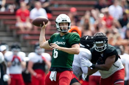 Cincinnati Bearcats quarterback Ben Bryant (6) throws  a pass during the Cincinnati Bearcats spring scrimmage at Nippert Stadium on Saturday, April 15, 2023.

Cincinnati Bearcats Football Spring Game April 15 2023
