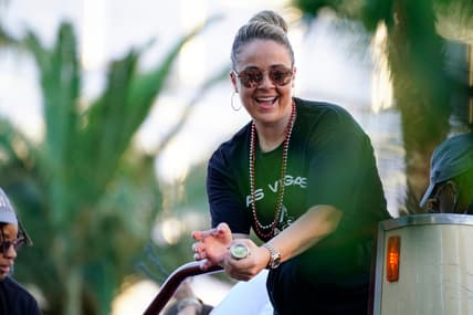 Las-Vegas-Aces-head-coach-Becky-Hammon