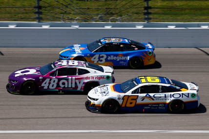 NASCAR: Truck Series Heart of America 200