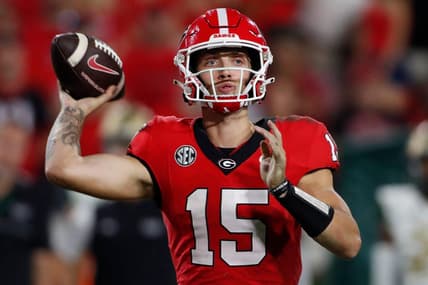 Georgia quarterback Carson Beck (15) throws a pass to Georgia tight end Brock Bowers (19) during the second half of a NCAA college football game against UAB in Athens, Ga., on Saturday, Sept. 23, 2023.