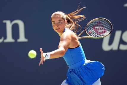 Aug 31, 2023; Flushing, NY, USA; Jodie Burrage of Great Britain hits to Aryna Sabalenka on day four of the 2023 U.S. Open tennis tournament at USTA Billie Jean King National Tennis Center. Mandatory Credit: Danielle Parhizkaran-USA TODAY Sports