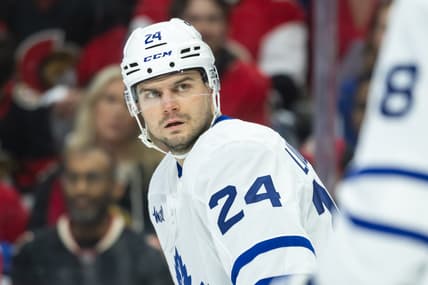 NHL: Scott Laughton, Toronto Maple Leafs center, awaits a faceoff