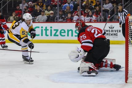 NHL: Pittsburgh Penguins at New Jersey Devils