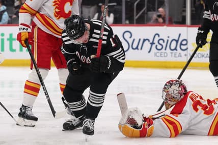 NHL: Calgary Flames at New Jersey Devils