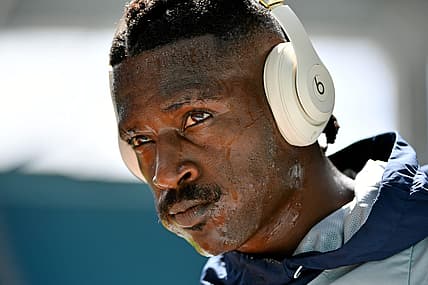 Antonio Brown sign Patriots