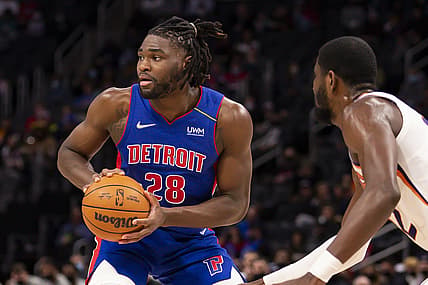Jan 16, 2022; Detroit, Michigan, USA; Detroit Pistons center Isaiah Stewart (28) looks for an open man during the first quarter against the Phoenix Suns at Little Caesars Arena. Mandatory Credit: Raj Mehta-USA TODAY Sports