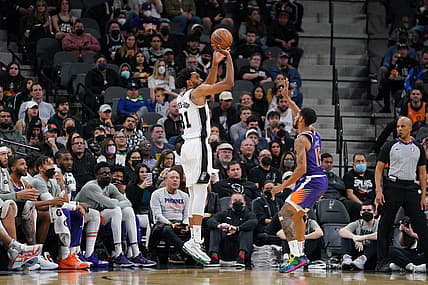 Jan 17, 2022; San Antonio, Texas, USA;  San Antonio Spurs forward Keita Bates-Diop (31) shoots over Phoenix Suns guard Cameron Payne (15) in the first half at the AT&T Center. Mandatory Credit: Daniel Dunn-USA TODAY Sports