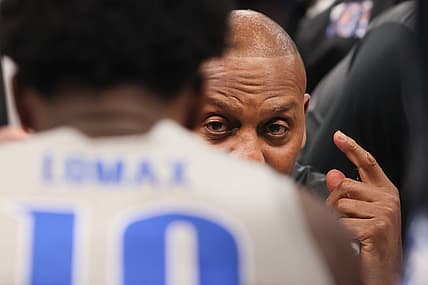 Memphis Tigers Head Coach Penny Hardaway talks to guard Alex Lomax during a timeout in their game against the Temple Owls at FedExForum on Thursday Feb. 24, 2022.

Jrca7888