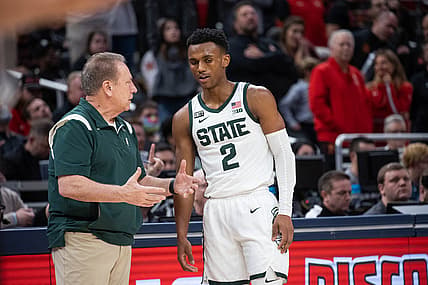 Mar 10, 2022; Indianapolis, IN, USA; Michigan State Spartans head coach Tom Izzo talks with guard Tyson Walker (2) in the second half at Gainbridge Fieldhouse. Mandatory Credit: Trevor Ruszkowski-USA TODAY Sports