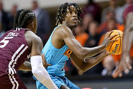 Oklahoma State guard Caleb Asberry (5) looks to pass during a college basketball game between the Oklahoma State Cowboys (OSU) and the Southern Illinois Salukis at Gallagher-Iba Arena in Stillwater, Okla., Thursday, Nov. 10, 2022.

Osu Vs Southern Illinois