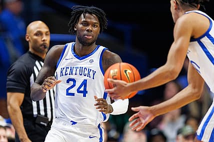 Nov 29, 2022; Lexington, Kentucky, USA; Kentucky Wildcats forward Chris Livingston (24) grabs a pass from forward Jacob Toppin (0) during the first half against the Bellarmine Knights at Rupp Arena at Central Bank Center. Mandatory Credit: Jordan Prather-USA TODAY Sports