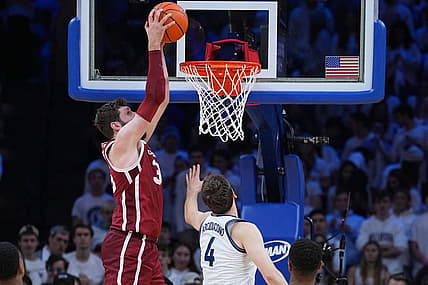 Dec 3, 2022; Philadelphia, Pennsylvania, USA; Oklahoma Sooners forward Tanner Groves (35) dunks the ball against Villanova Wildcats guard Chris Arcidiacono (4) during the second half at Wells Fargo Center. Mandatory Credit: Gregory Fisher-USA TODAY Sports