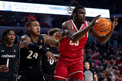 Houston Cougars forward Jarace Walker (25) grabs a rebound over Cincinnati Bearcats guard Jeremiah Davenport (24) in the first half of the NCAA men   s basketball game at Fifth Third Arena in Cincinnati on Sunday, Jan 8, 2023.

Ncaa Basketball Houston Cougars At Cincinnati Bearcats