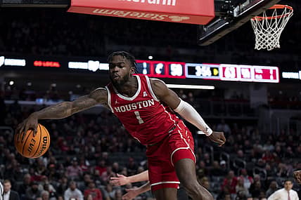Jan 8, 2023; Cincinnati, OH, USA; Houston Cougars guard Jamal Shead (1) attempts to make a save in the second half of the NCAA men   s basketball game at Fifth Third Arena in Cincinnati on Sunday, Jan 8, 2023. Houston Cougars defeated Cincinnati Bearcats 72-59.  Mandatory Credit: Albert Cesare-USA TODAY NETWORK
