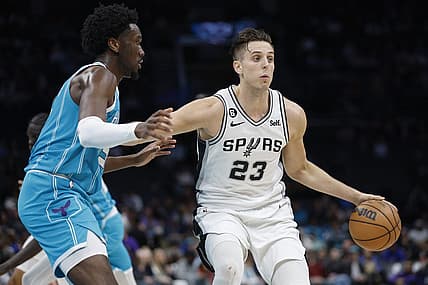 Feb 15, 2023; Charlotte, North Carolina, USA; San Antonio Spurs forward Zach Collins (23) runs the offense against Charlotte Hornets center Mark Williams (5) during the first half at Spectrum Center. Mandatory Credit: Nell Redmond-USA TODAY Sports