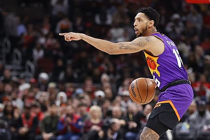 Mar 3, 2023; Chicago, Illinois, USA; Phoenix Suns guard Cameron Payne (15) brings the ball up court against the Chicago Bulls during the first half at United Center. Mandatory Credit: Kamil Krzaczynski-USA TODAY Sports