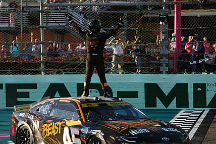NASCAR: Straight Talk Wireless 400