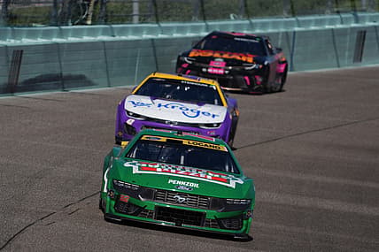 NASCAR: Straight Talk Wireless 400