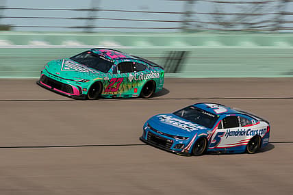 NASCAR: Straight Talk Wireless 400