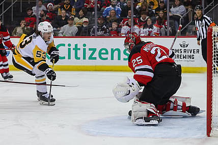 NHL: Pittsburgh Penguins at New Jersey Devils