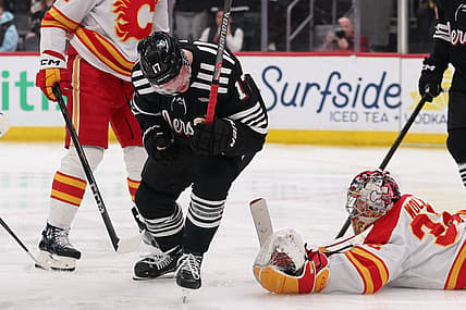 NHL: Calgary Flames at New Jersey Devils