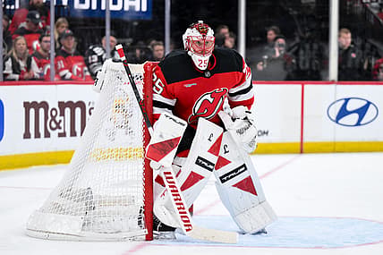 NHL: Vancouver Canucks at New Jersey Devils