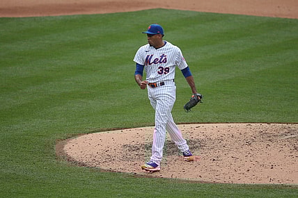Mets' Edwin Diaz closes game against Braves.