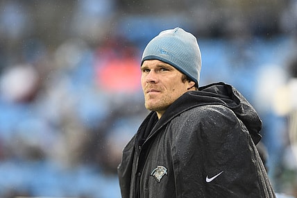 Pro Bowl TE Greg Olsen announces retirement.