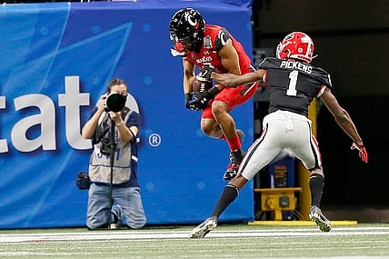 Twitter slams College Football Playoff committee as Cincinnati Bearcats lose 2021 Peach Bowl