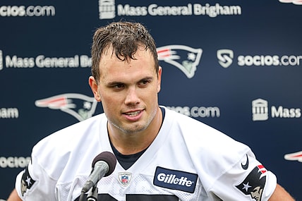Jul 28, 2021; Foxborough, MA, United States; New England Patriots tight end Hunter Henry (85) during training camp at Gillette Stadium. Mandatory Credit: Paul Rutherford-USA TODAY Sports