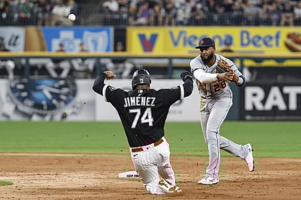 Oct 1, 2021; Chicago, Illinois, USA; Detroit Tigers third baseman Niko Goodrum (28) throws out Chicago White Sox left fielder Eloy Jimenez (74) at second base during the third inning at Guaranteed Rate Field. Mandatory Credit: Kamil Krzaczynski-USA TODAY Sports
